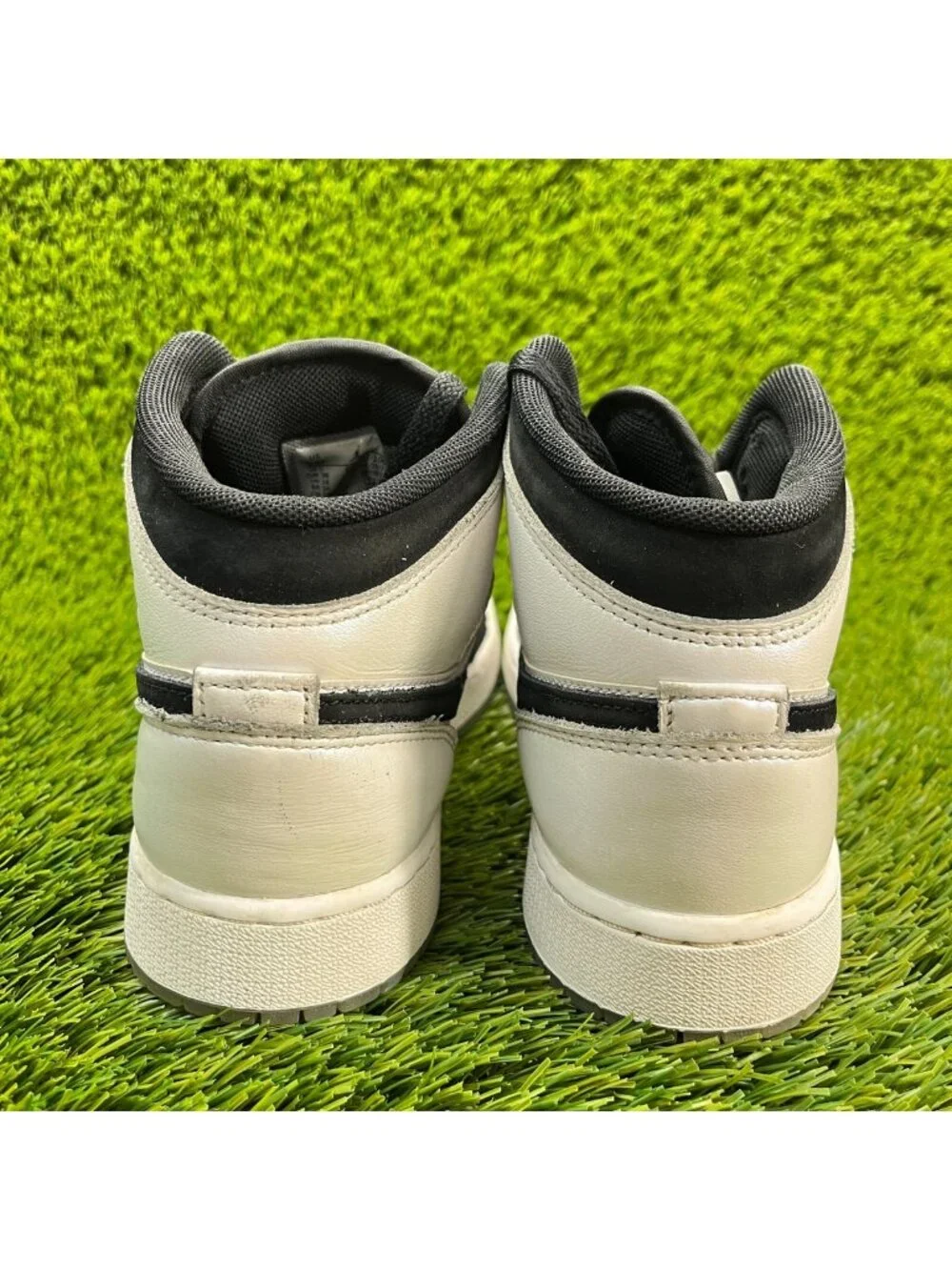 Nike Air Jordan 1 Mid Boys Size 5.5Y White Athletic Running Shoes Sneakers